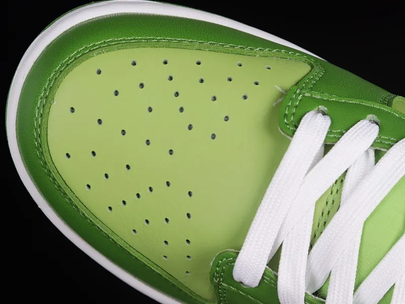 All categories Nk SB Dunk Series Nk SB Dunk Low low-top sneakers F version Nk SB Dunk Low "Green White" SB Dunk Series low-top casual sports skateboard shoes DJ6188-300
